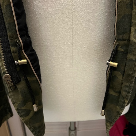 đź’•PINK ENVELOPE CAMO BLING JACKETđź’• - Picture 11 of 16